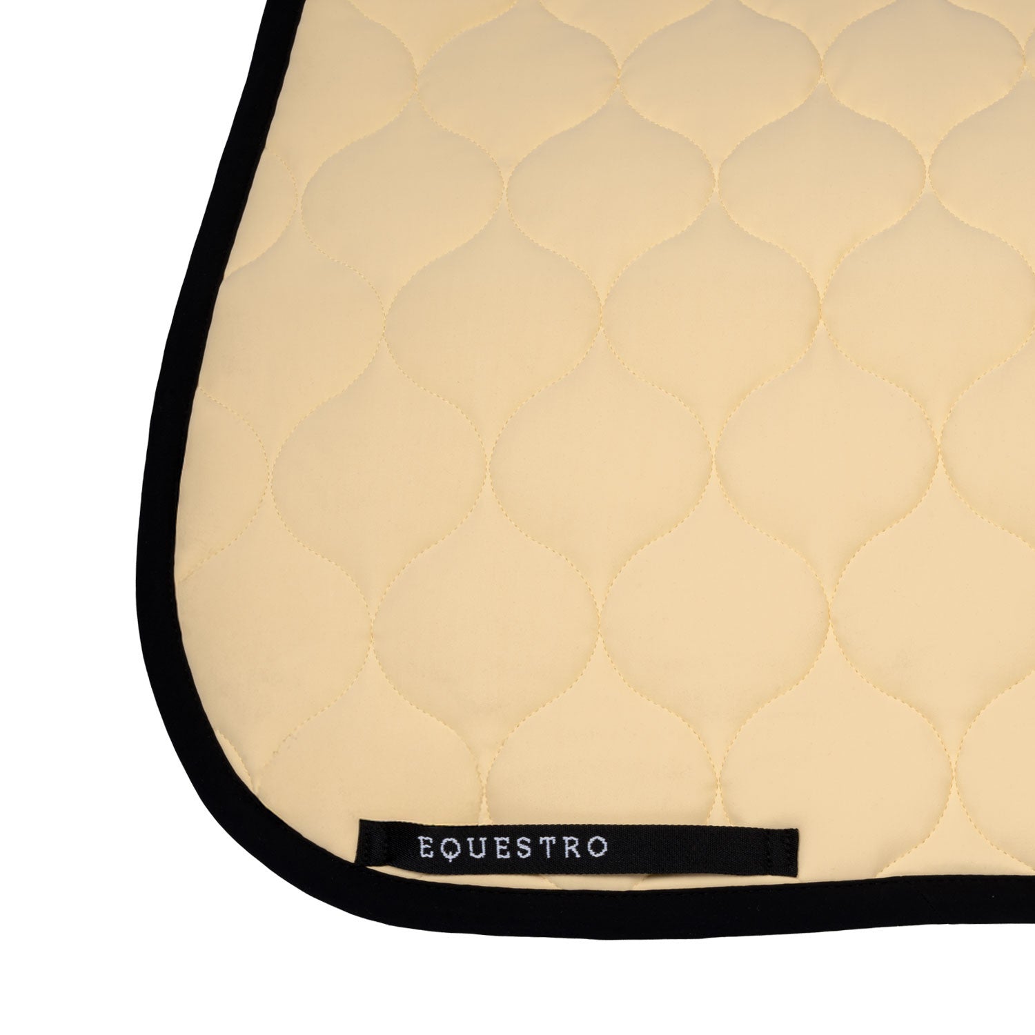 Dressage saddle pad with onion quilting