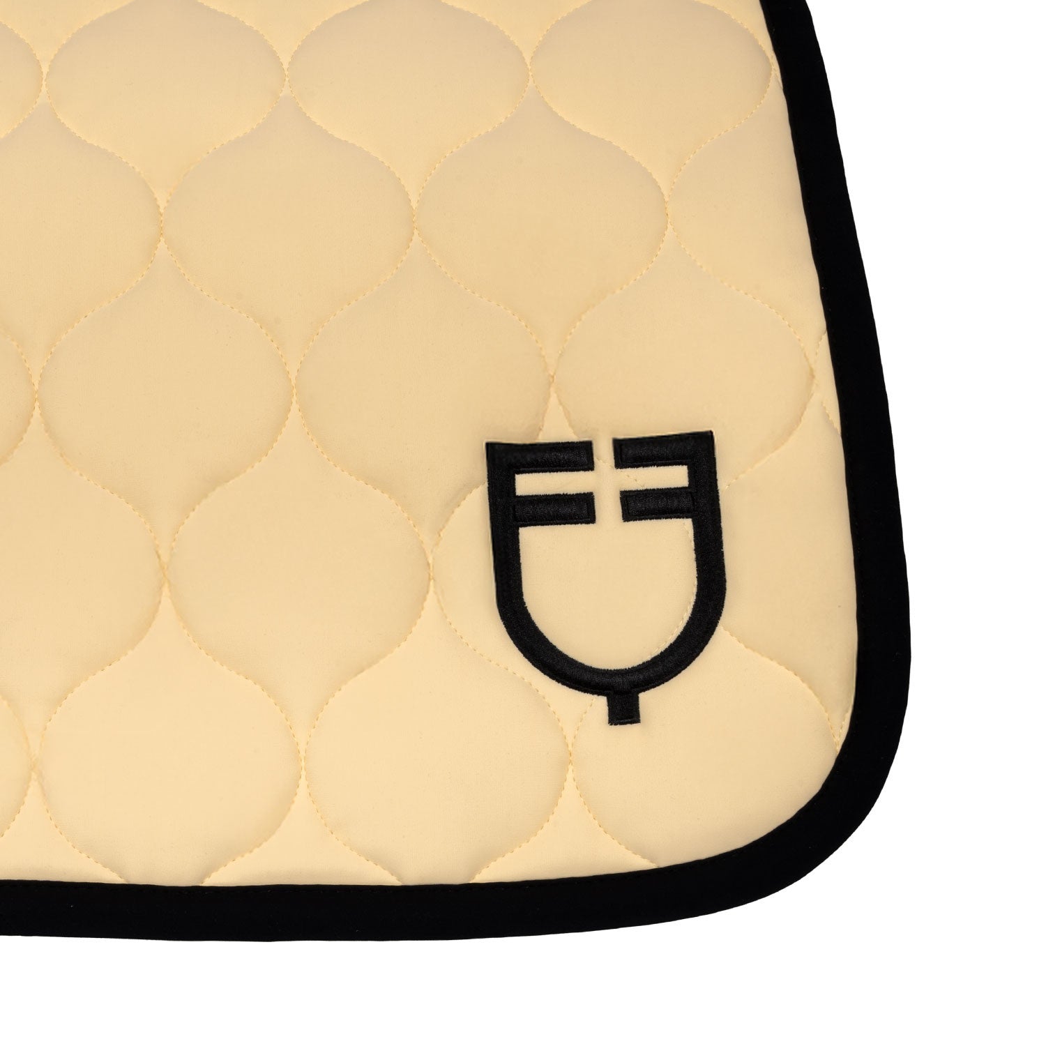 Dressage saddle pad with onion quilting