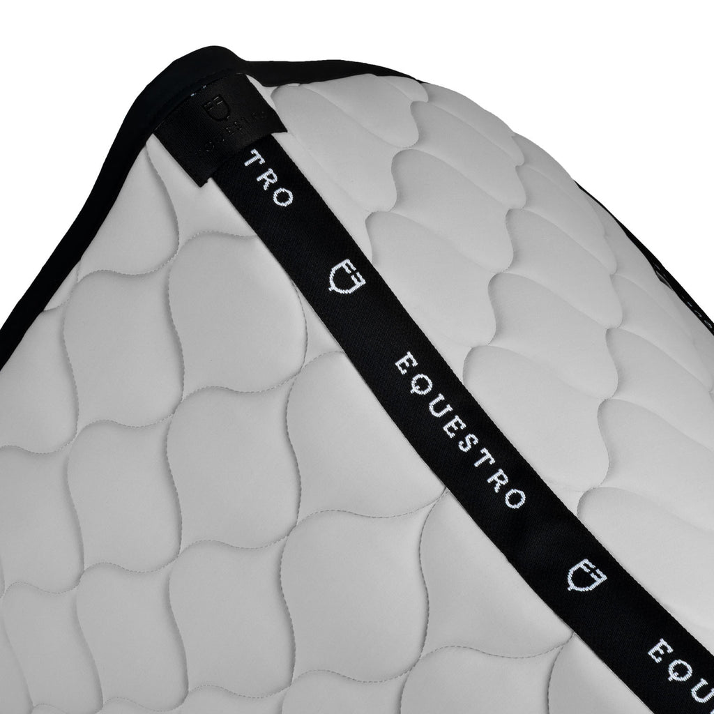 Dressage saddle pad with onion quilting