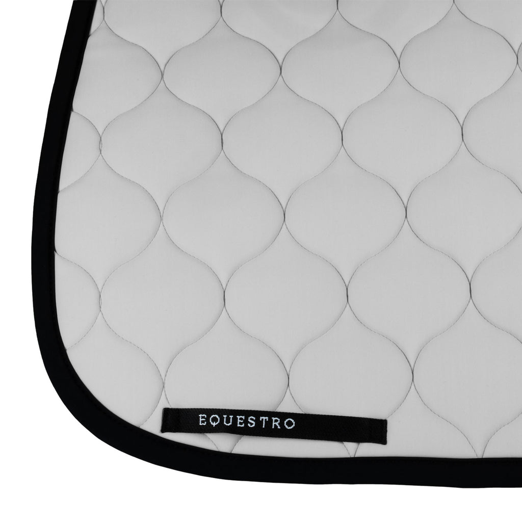 Dressage saddle pad with onion quilting
