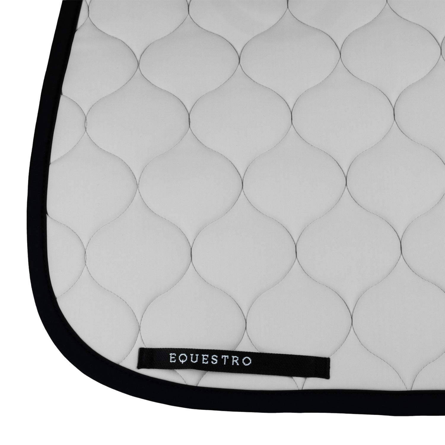 Dressage saddle pad with onion quilting