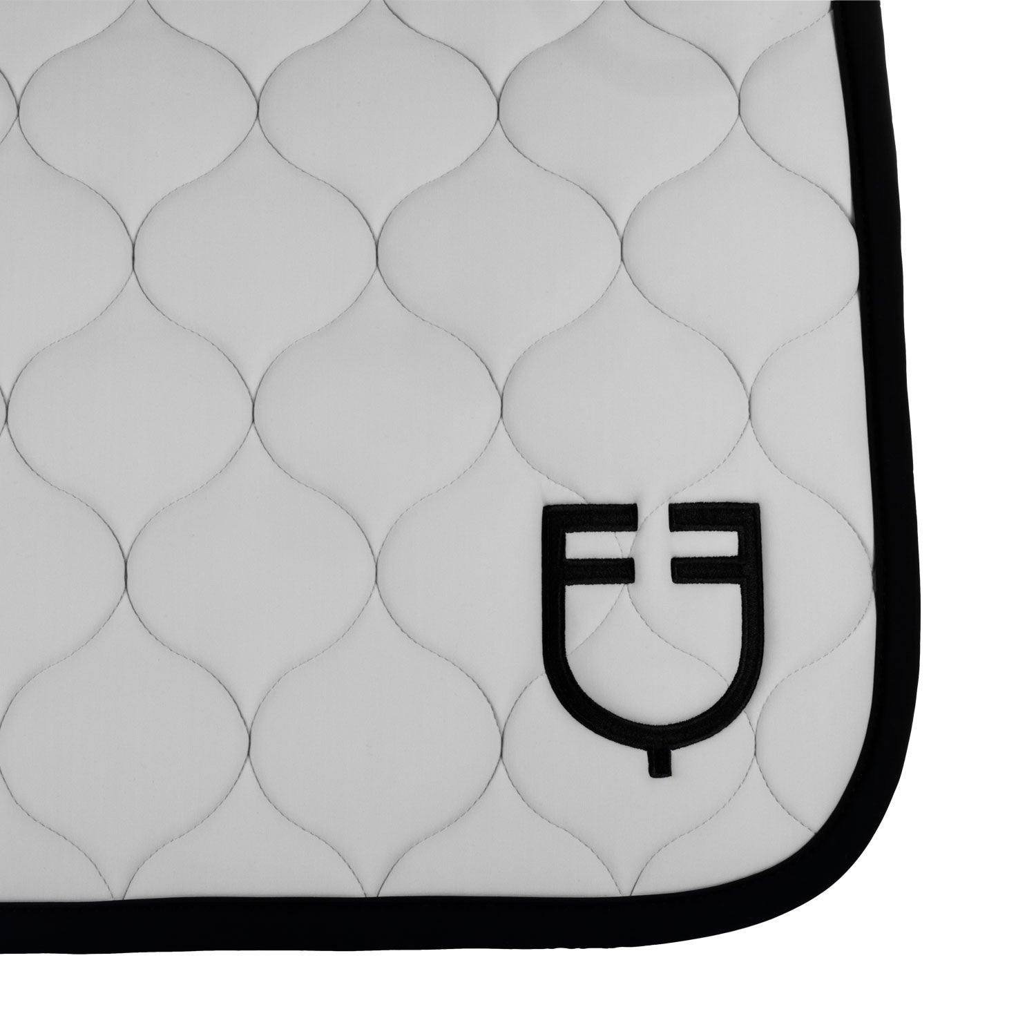 Dressage saddle pad with onion quilting