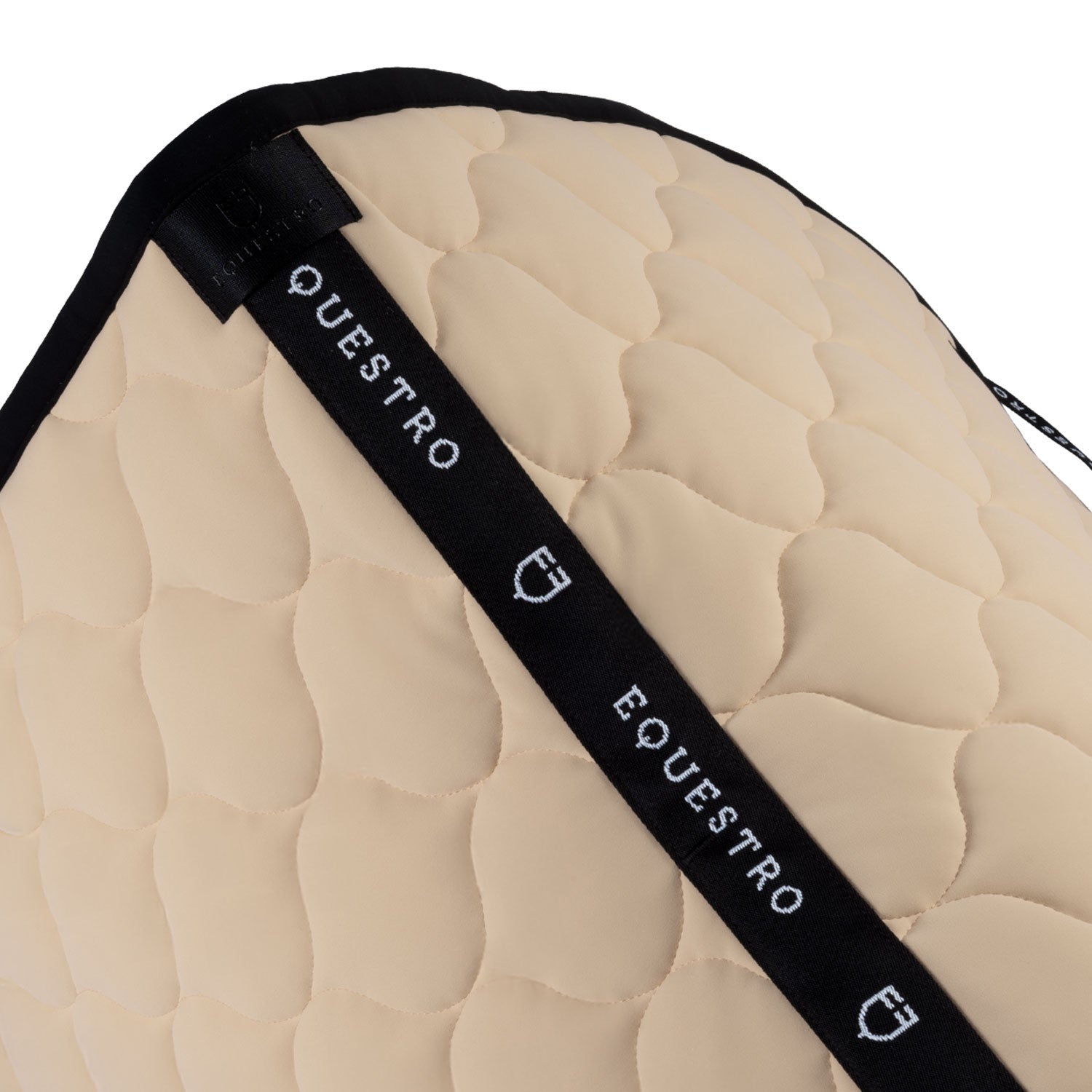Dressage saddle pad with onion quilting