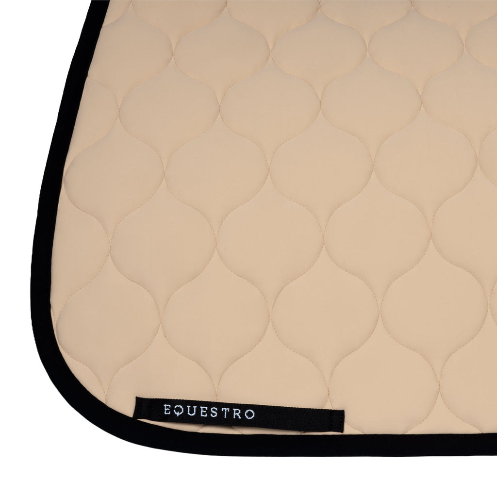 Dressage saddle pad with onion quilting