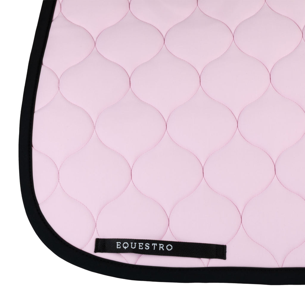 Dressage saddle pad with onion quilting