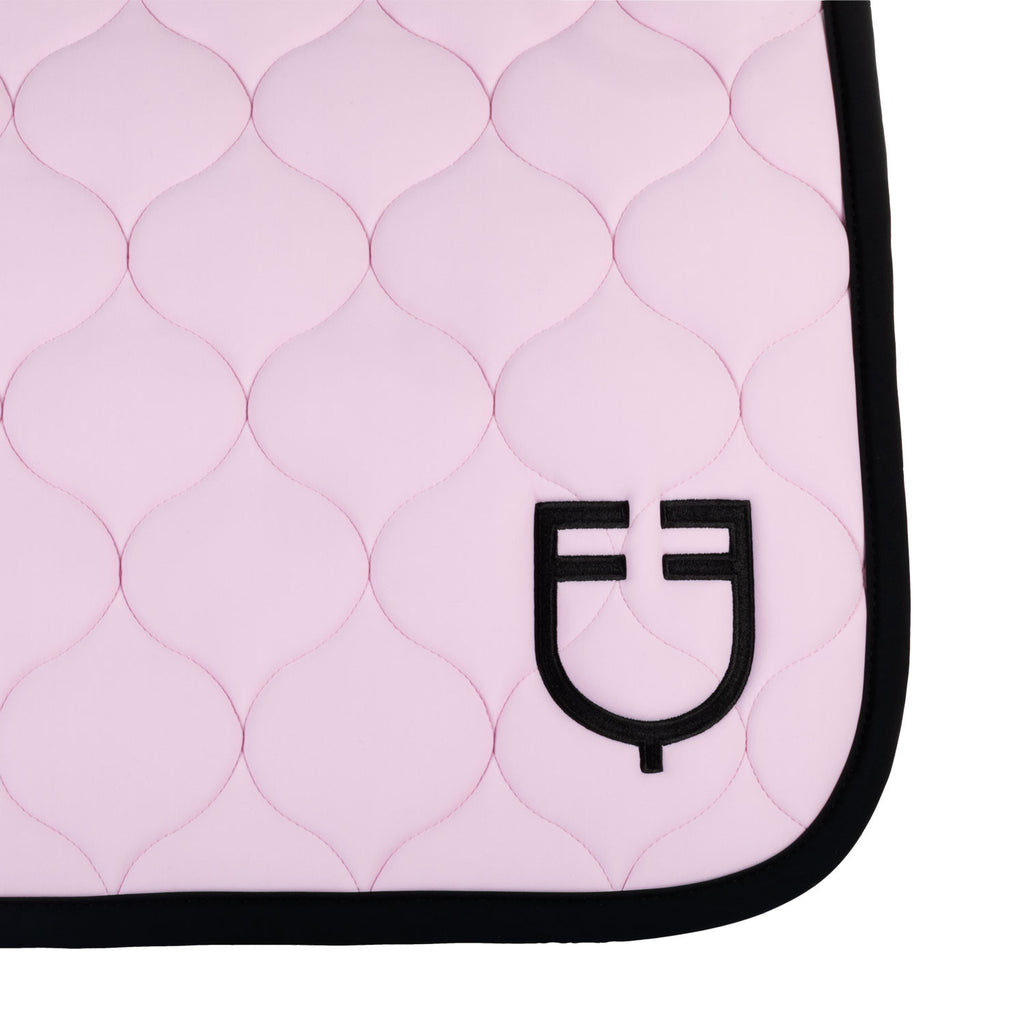 Dressage saddle pad with onion quilting
