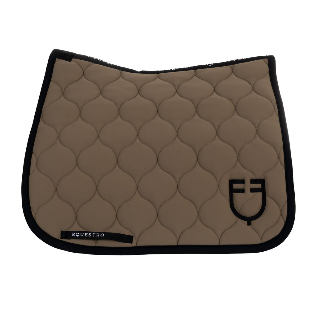 Dressage saddle pad with onion quilting