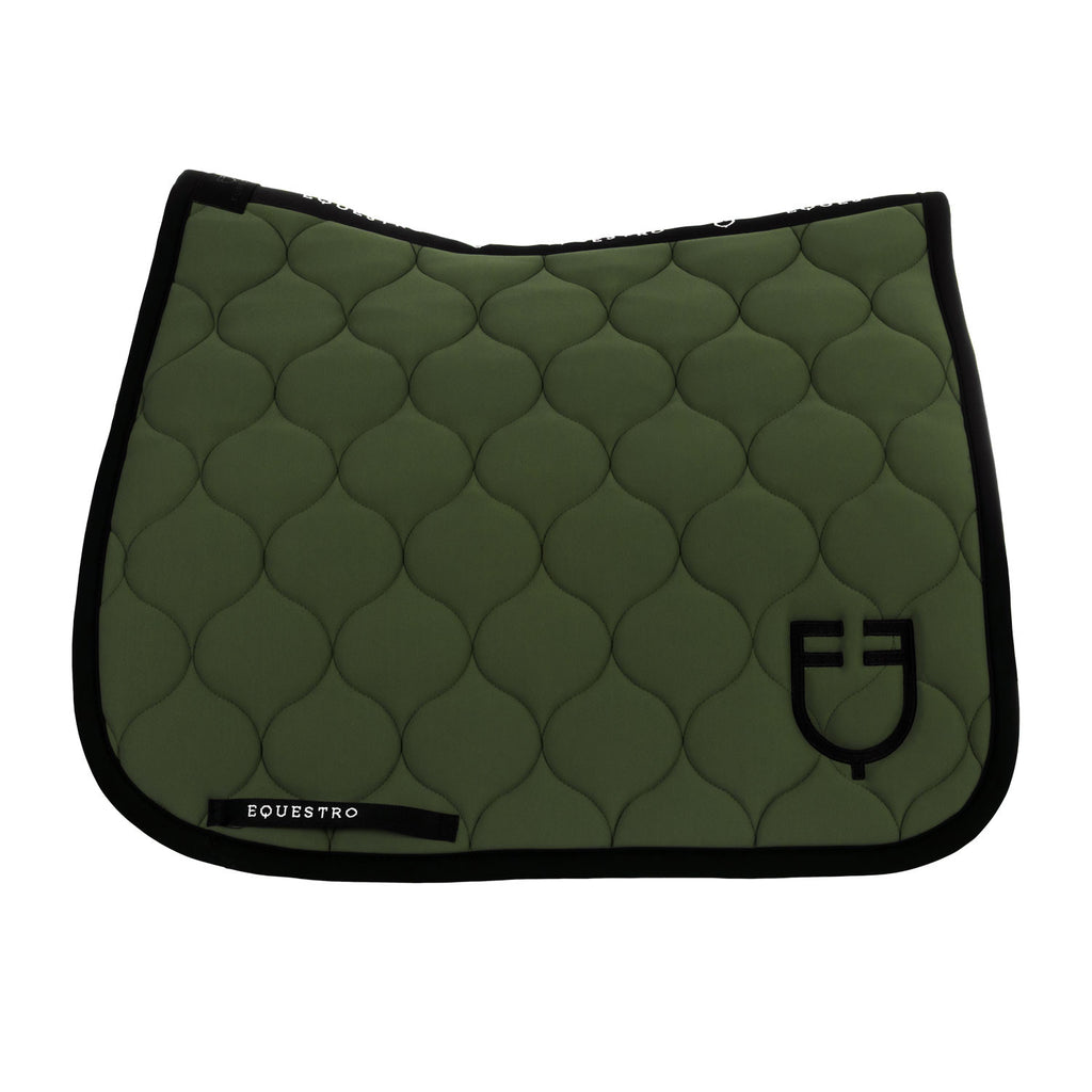 Dressage saddle pad with onion quilting
