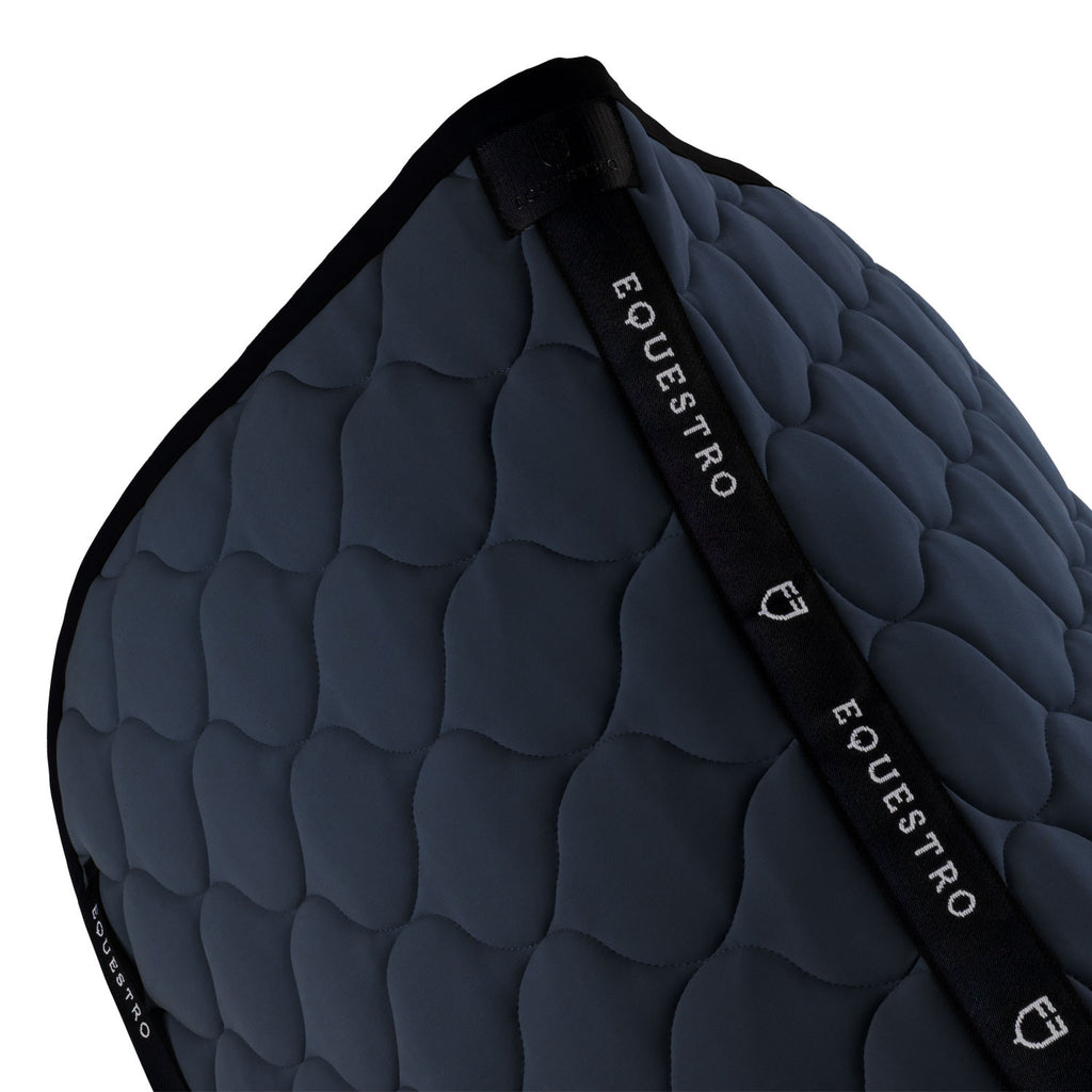Dressage saddle pad with onion quilting