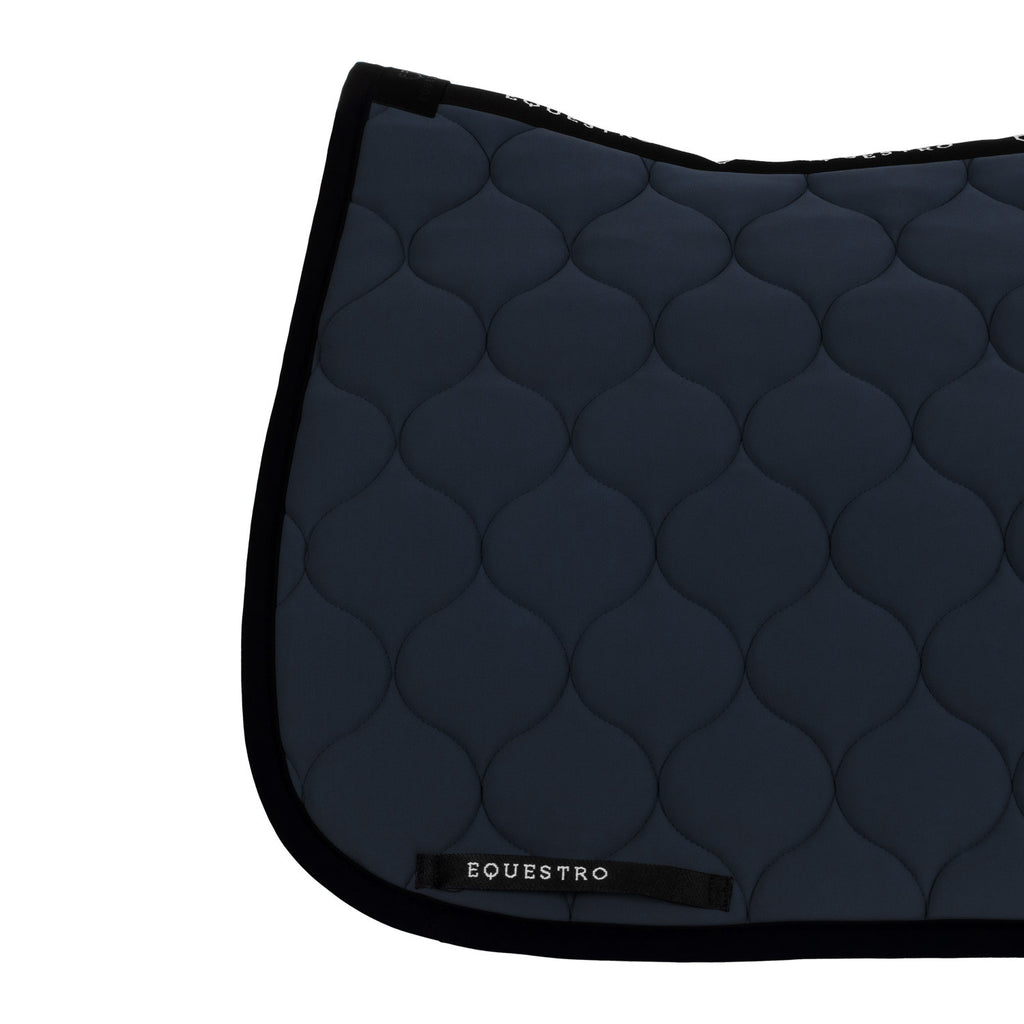 Dressage saddle pad with onion quilting