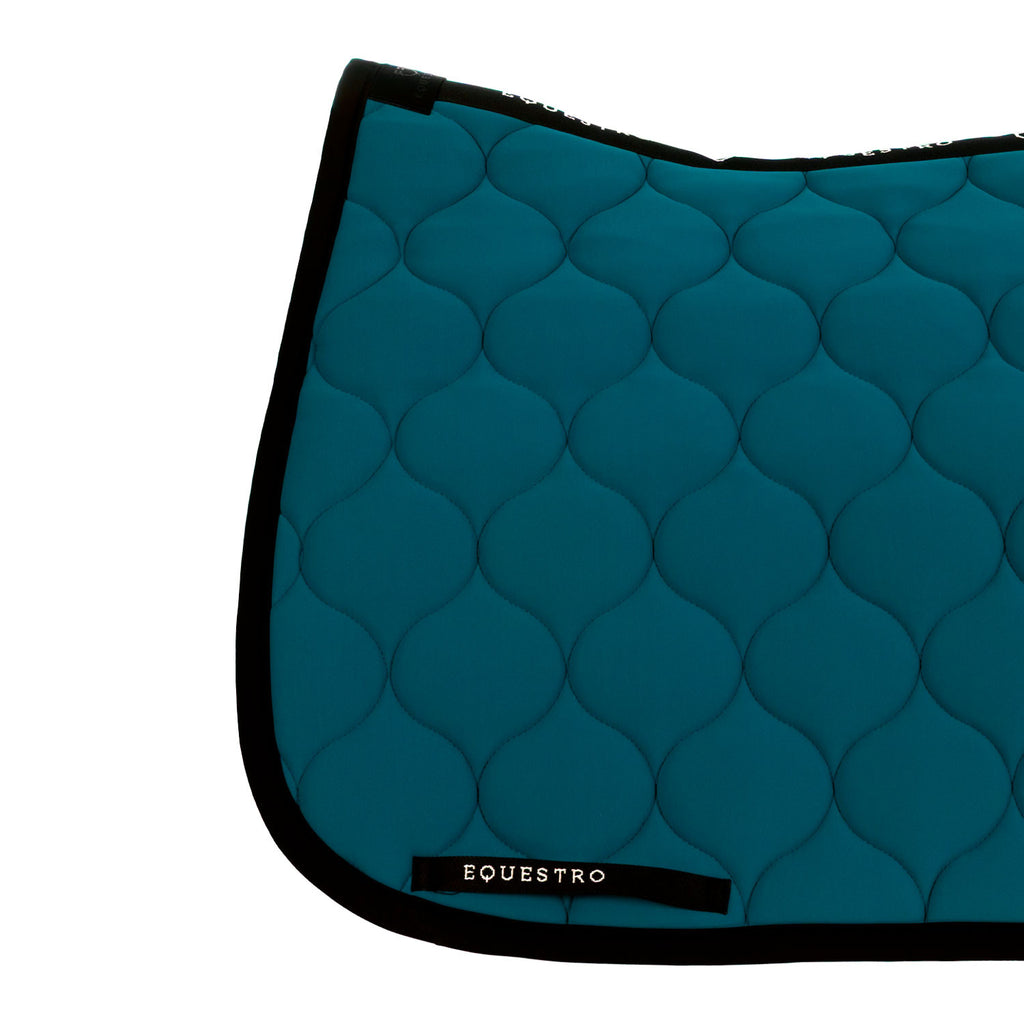 Dressage saddle pad with onion quilting