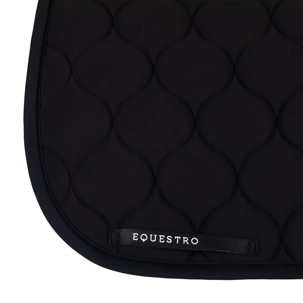 Dressage saddle pad with onion quilting