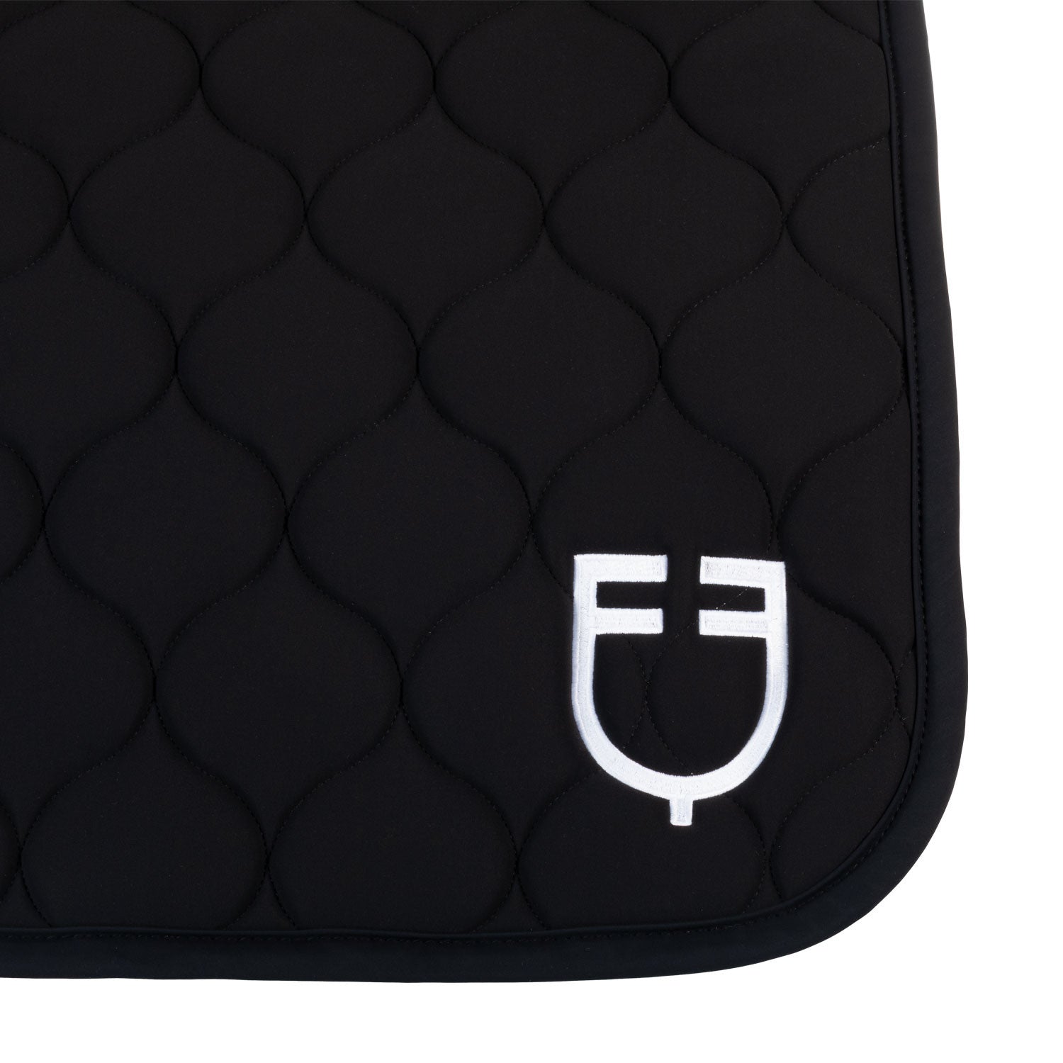 Dressage saddle pad with onion quilting