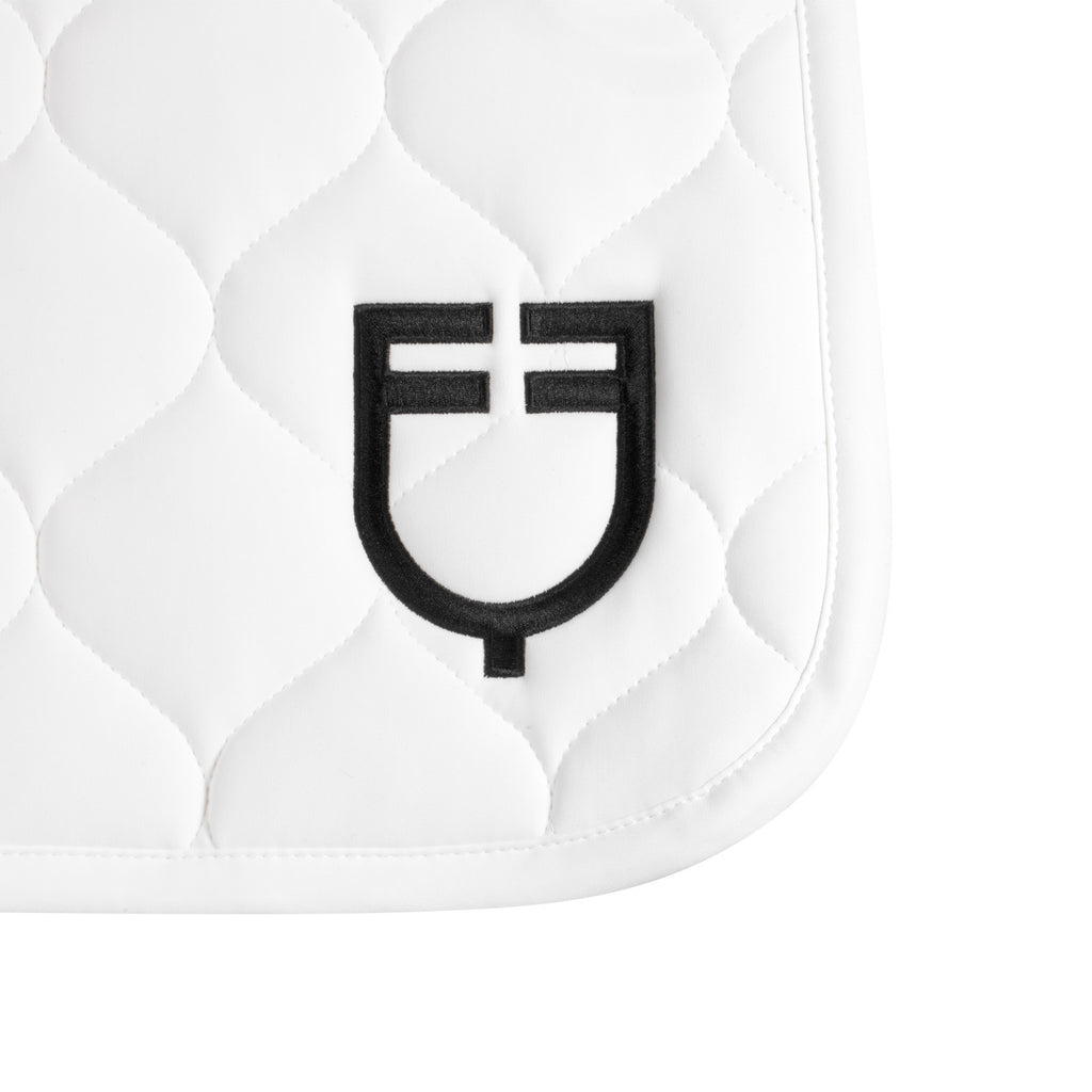 Dressage saddle pad with onion quilting