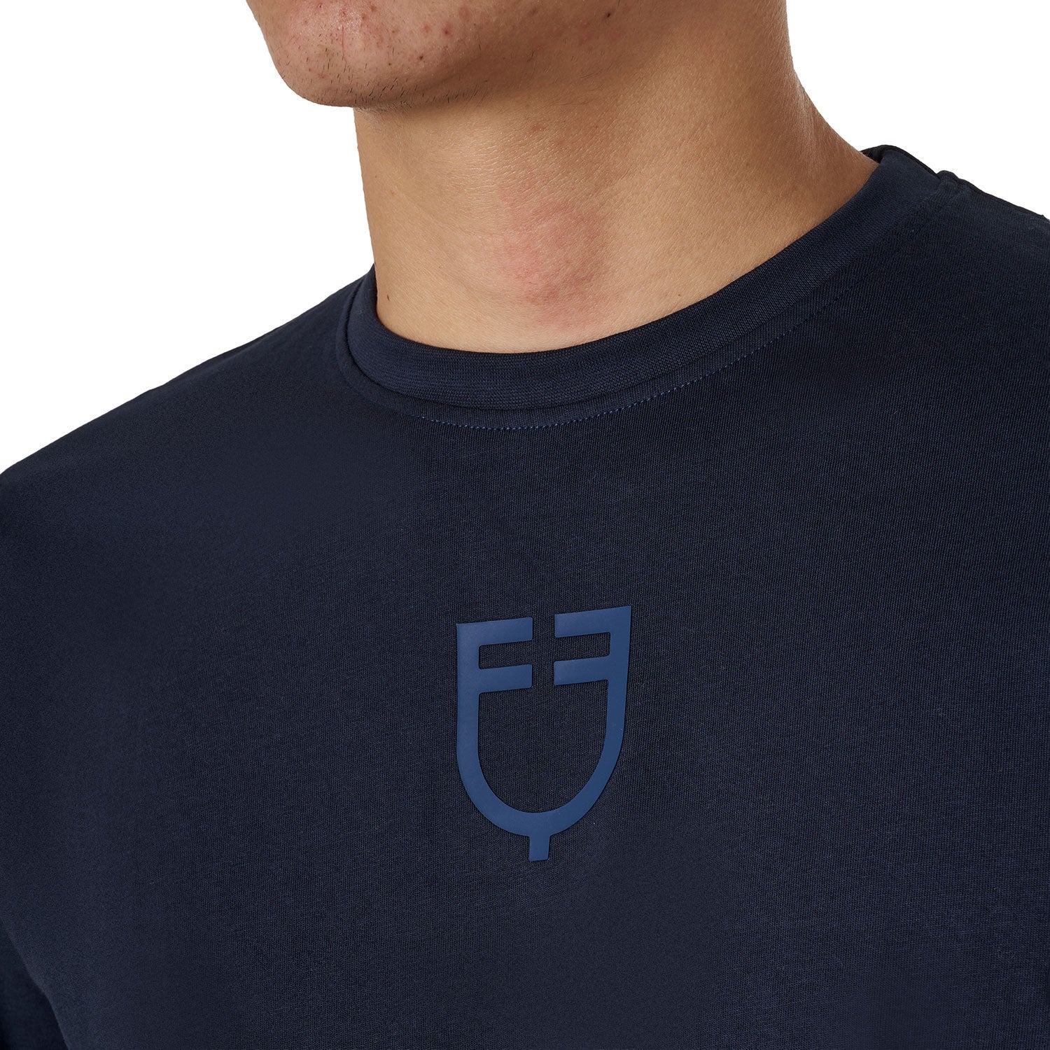 Men's basic T-shirt with tone-on-tone logo
