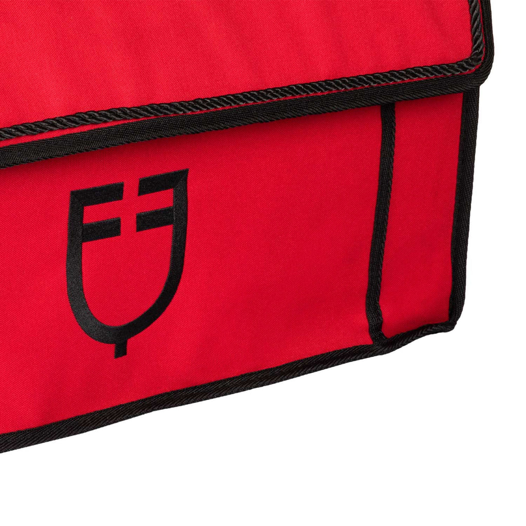 Grooming bag with bar
