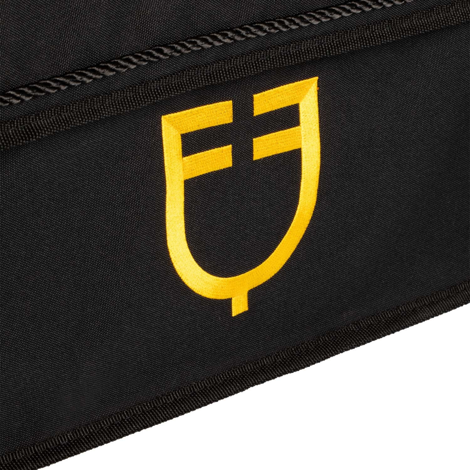 Grooming bag with bar