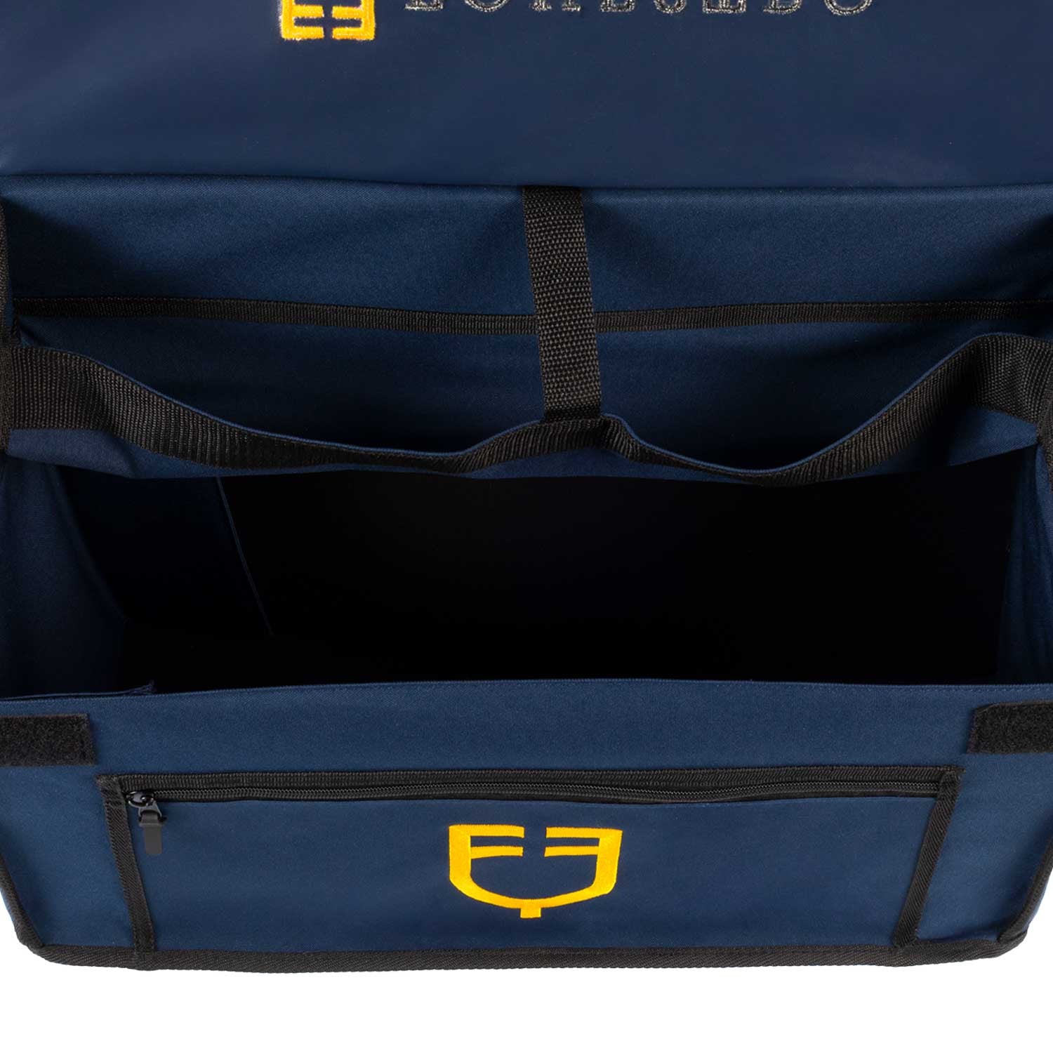 Grooming bag with bar
