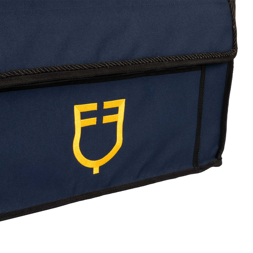 Grooming bag with bar