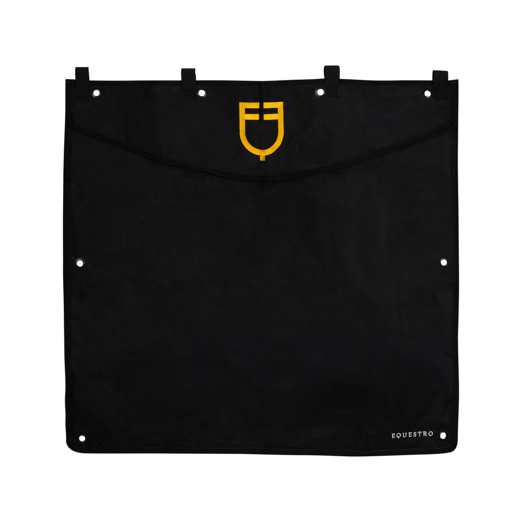 Short stable curtain with embroidered logo