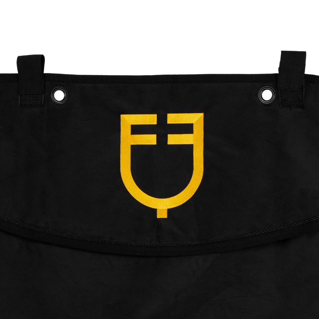 Short stable curtain with embroidered logo