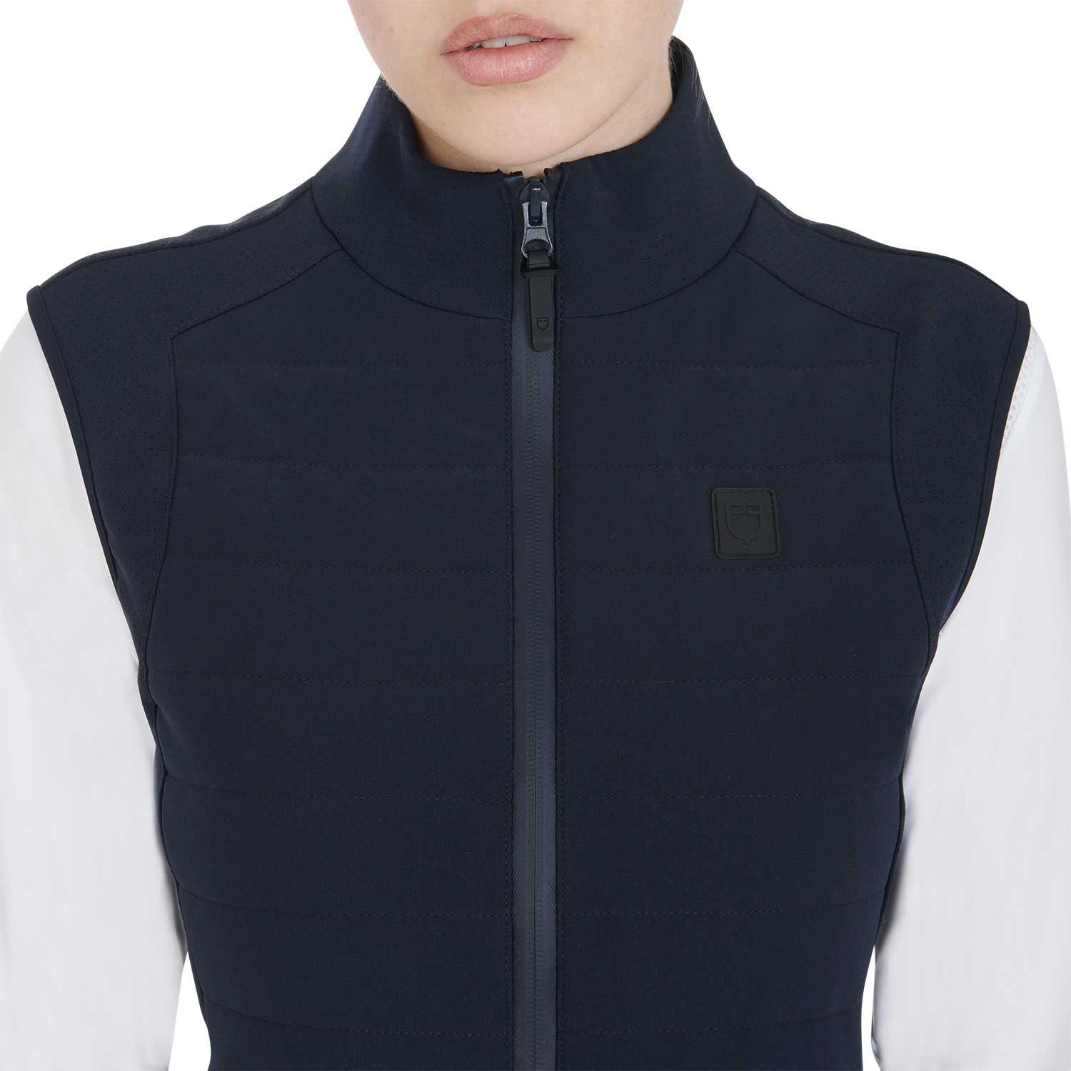 Women's vest in breathable technical fabric
