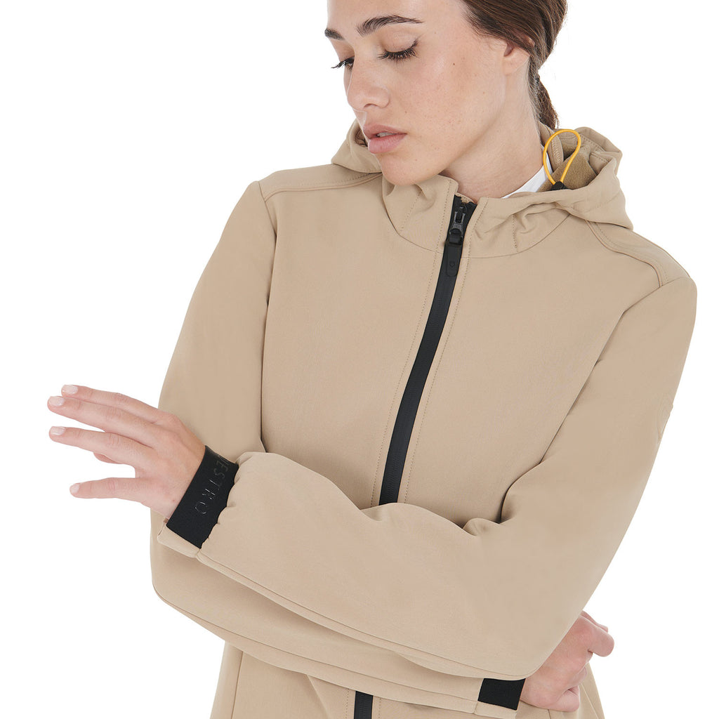 Women's slim fit softshell jacket with concealed pockets