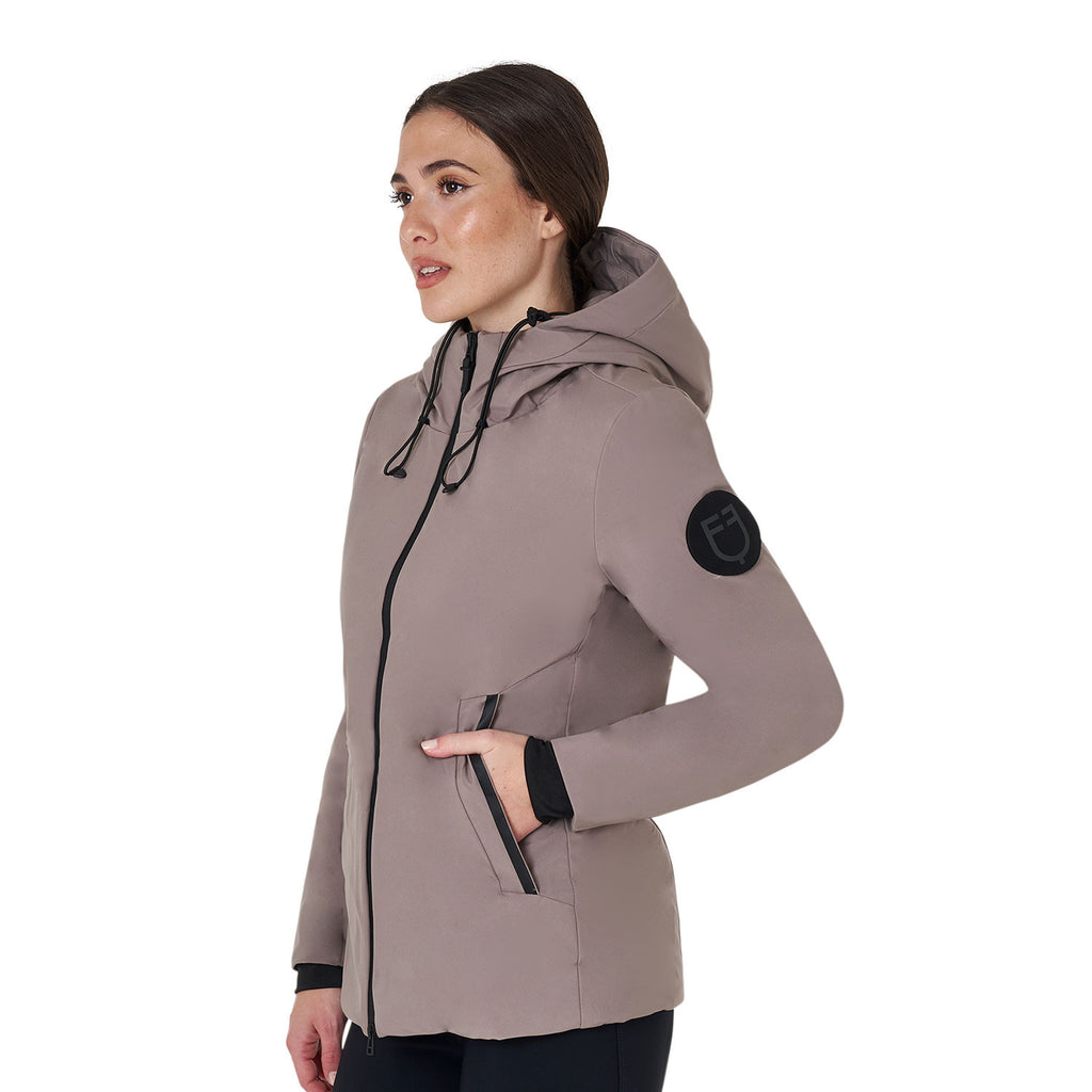 Down jacket water and wind repellent