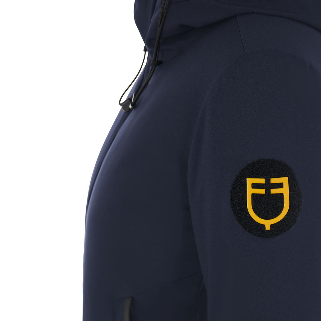Down jacket water and wind repellent