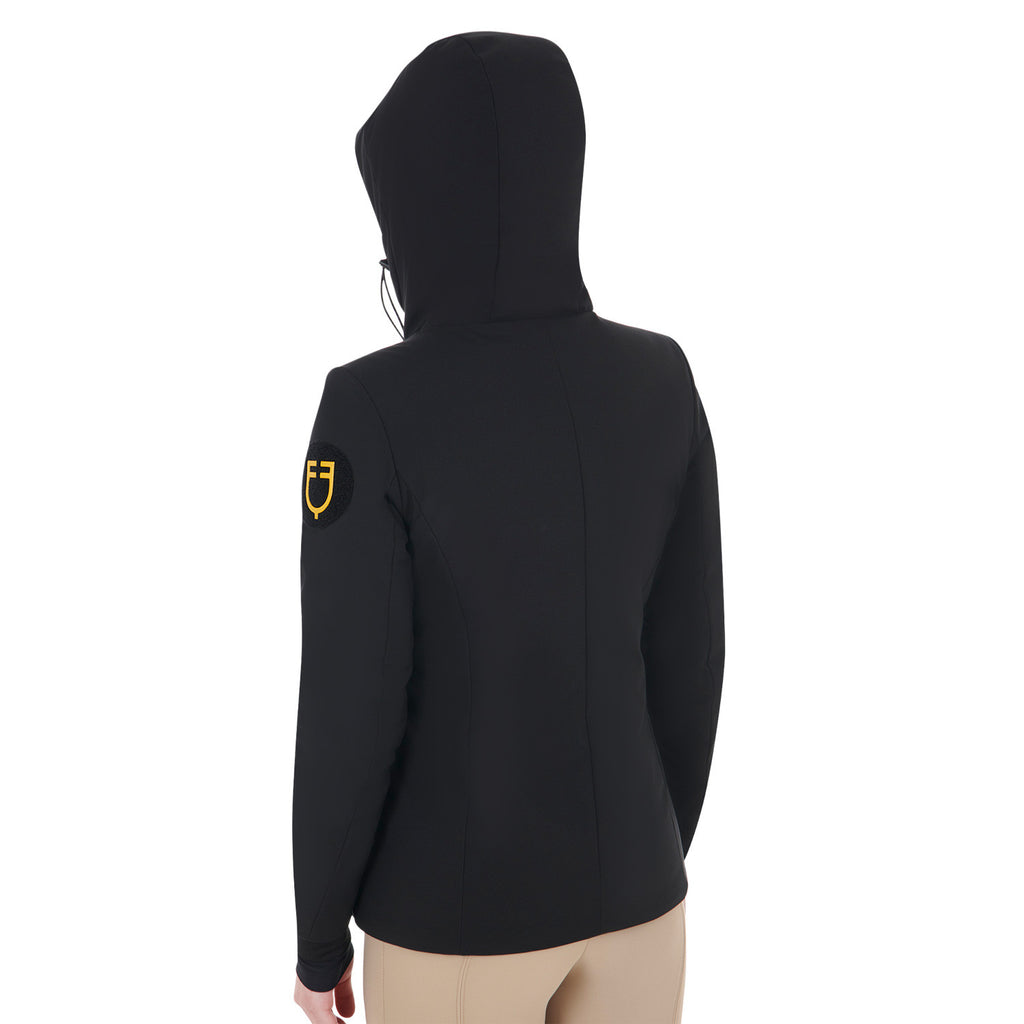 Down jacket water and wind repellent