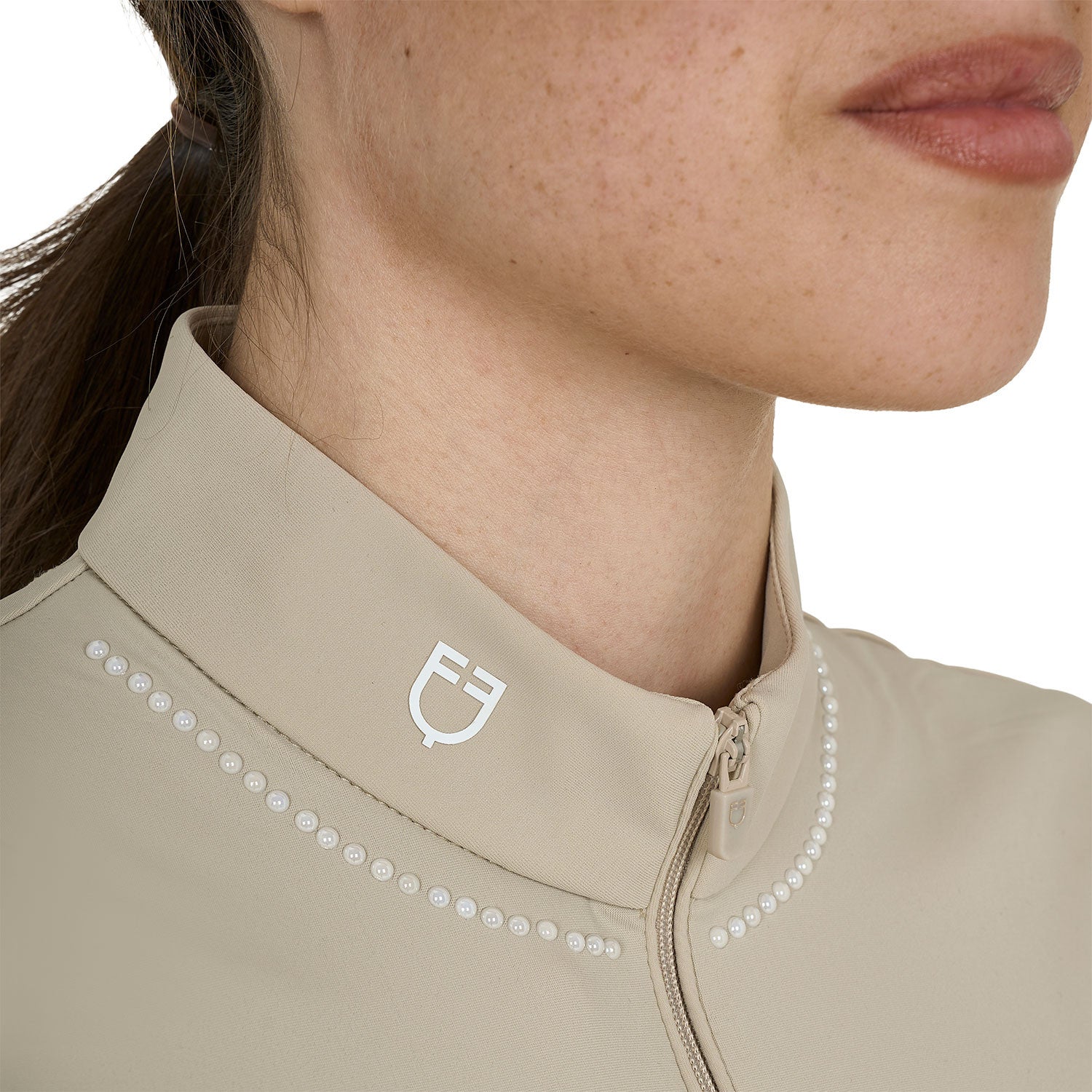 Women's slim fit training polo shirt with zip and collar beads