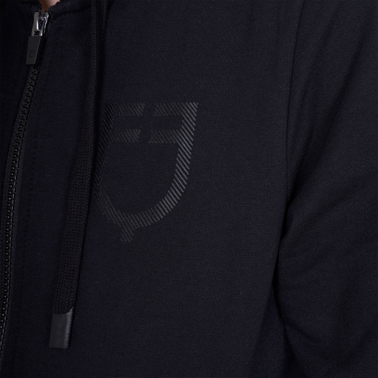 Women's sweatshirt with adjustable hood and zip