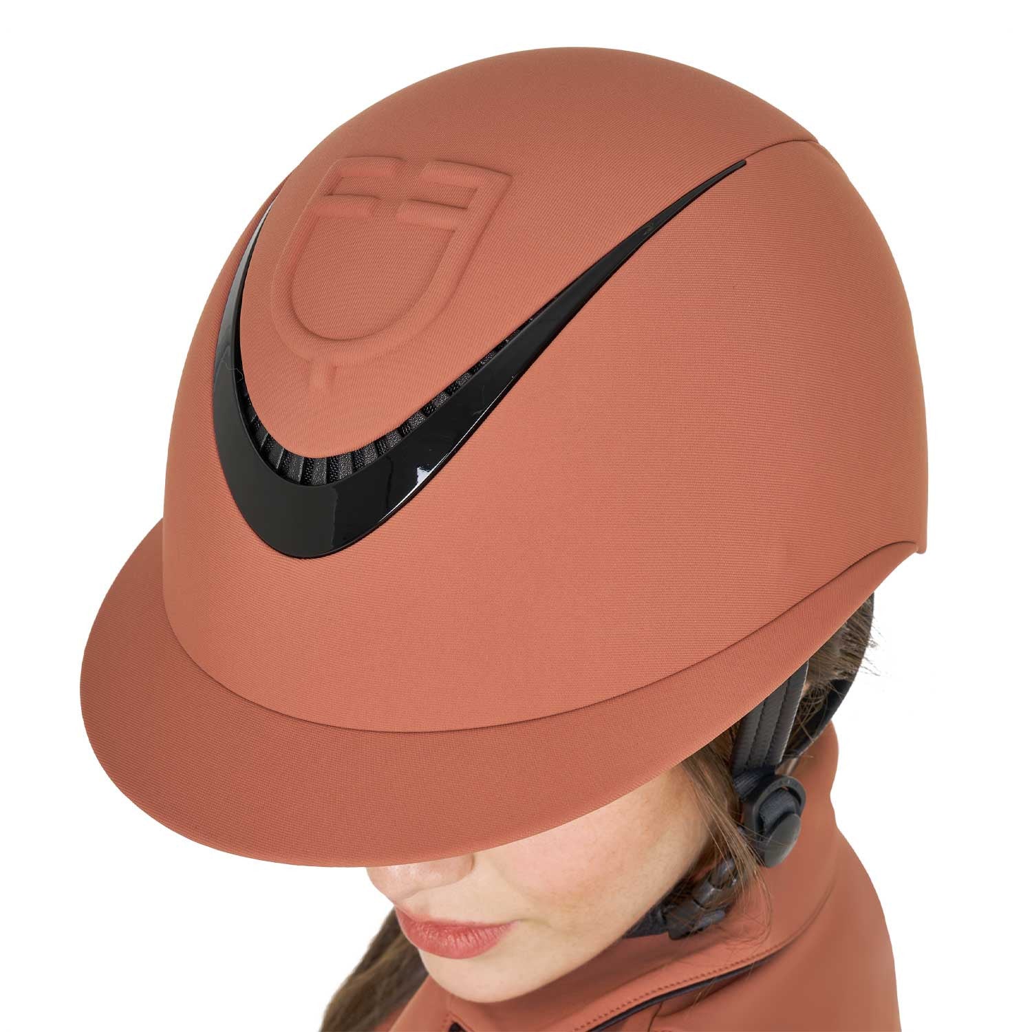 Women's helmet with wide visor and embossed logo homologation EN 1384-2023