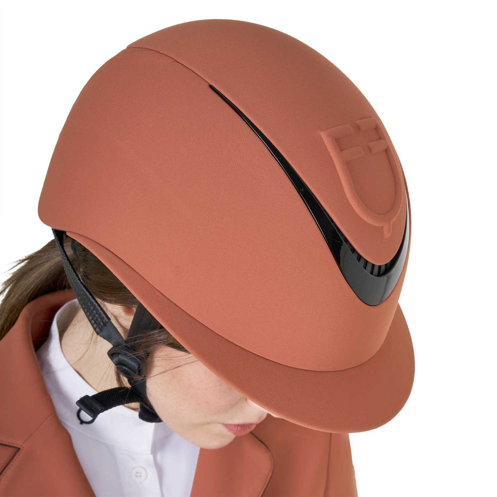 Women's helmet with wide visor and embossed logo homologation EN 1384-2023