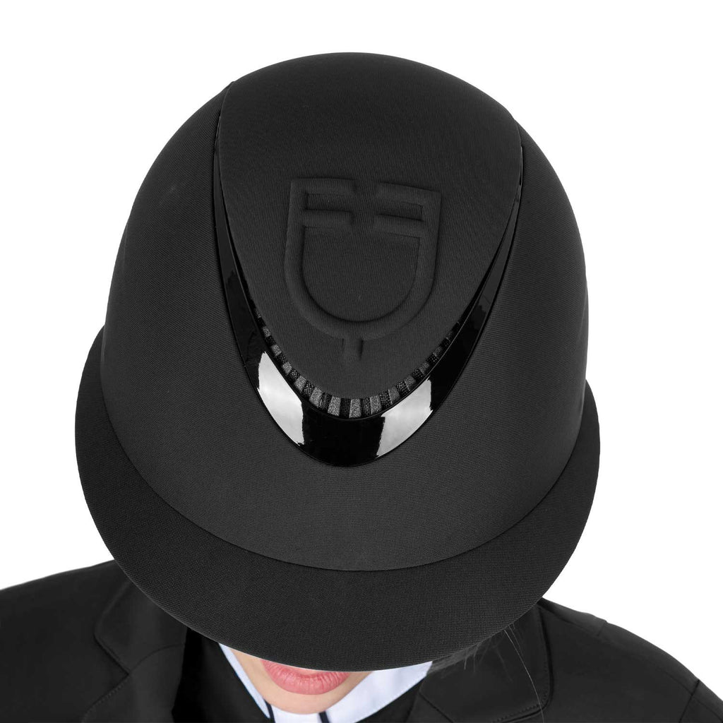 Women's helmet with wide visor and embossed logo homologation EN 1384-2023