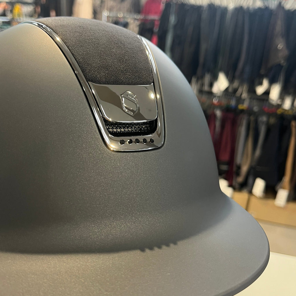 Samshield Shadowmatt Black with Alcantara top and black  5 front crystals L - S212