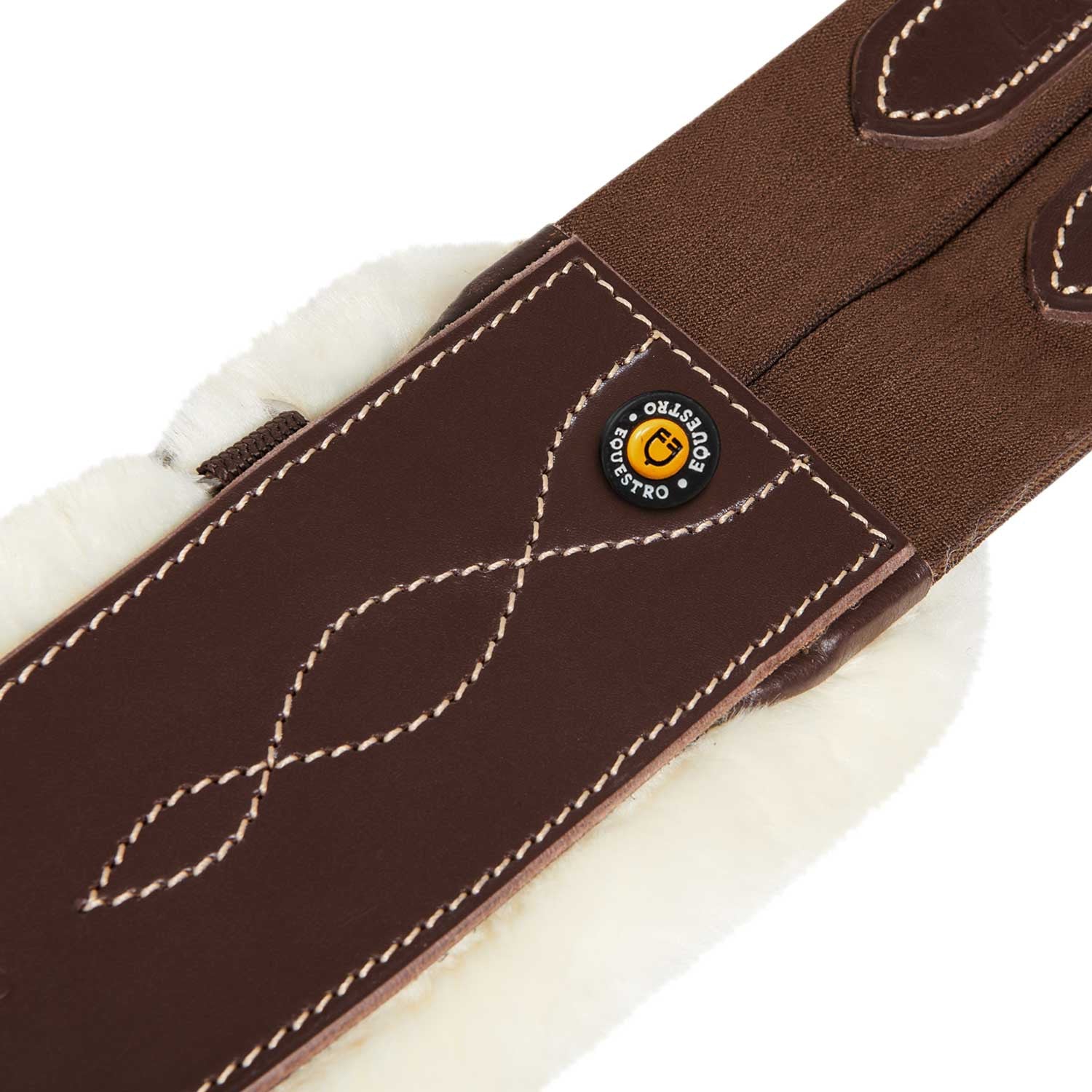 Jumping girth with synthetic lambskin