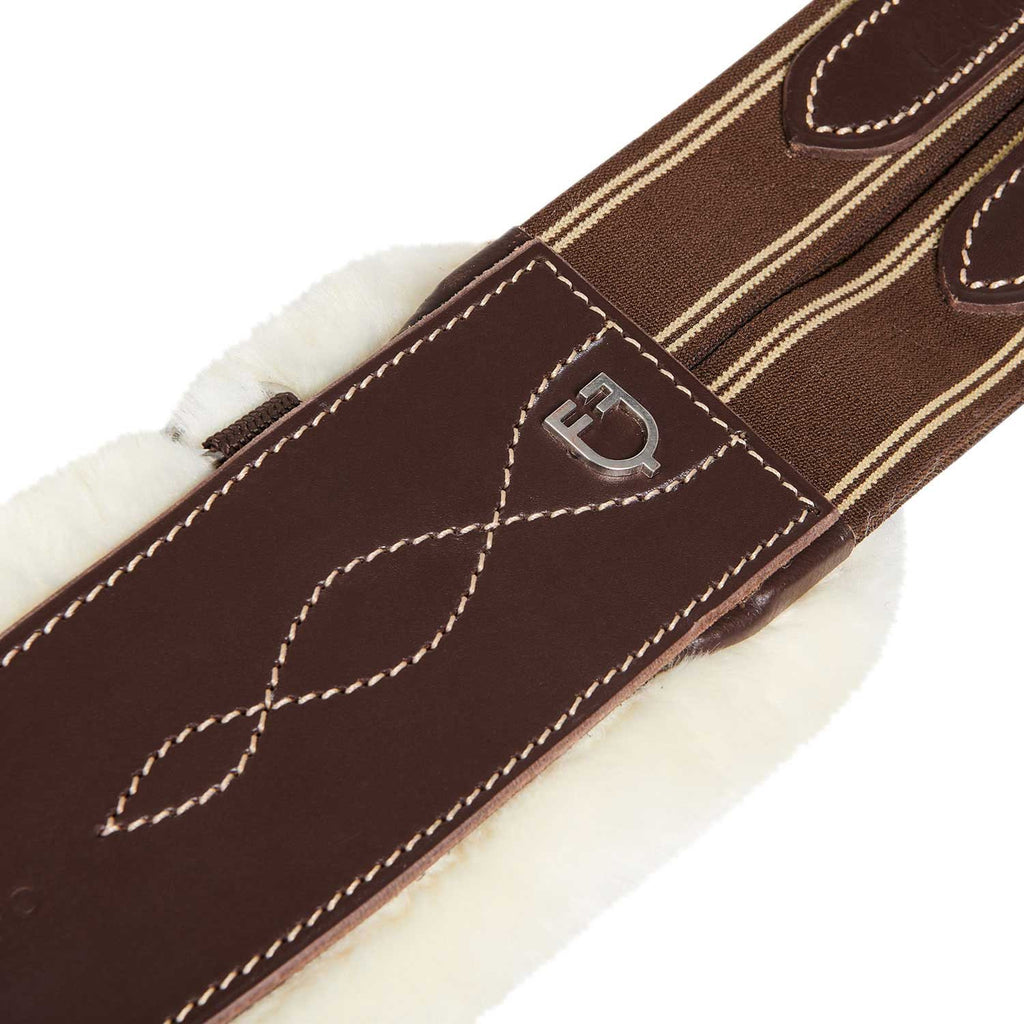 Jumping girth with synthetic lambskin