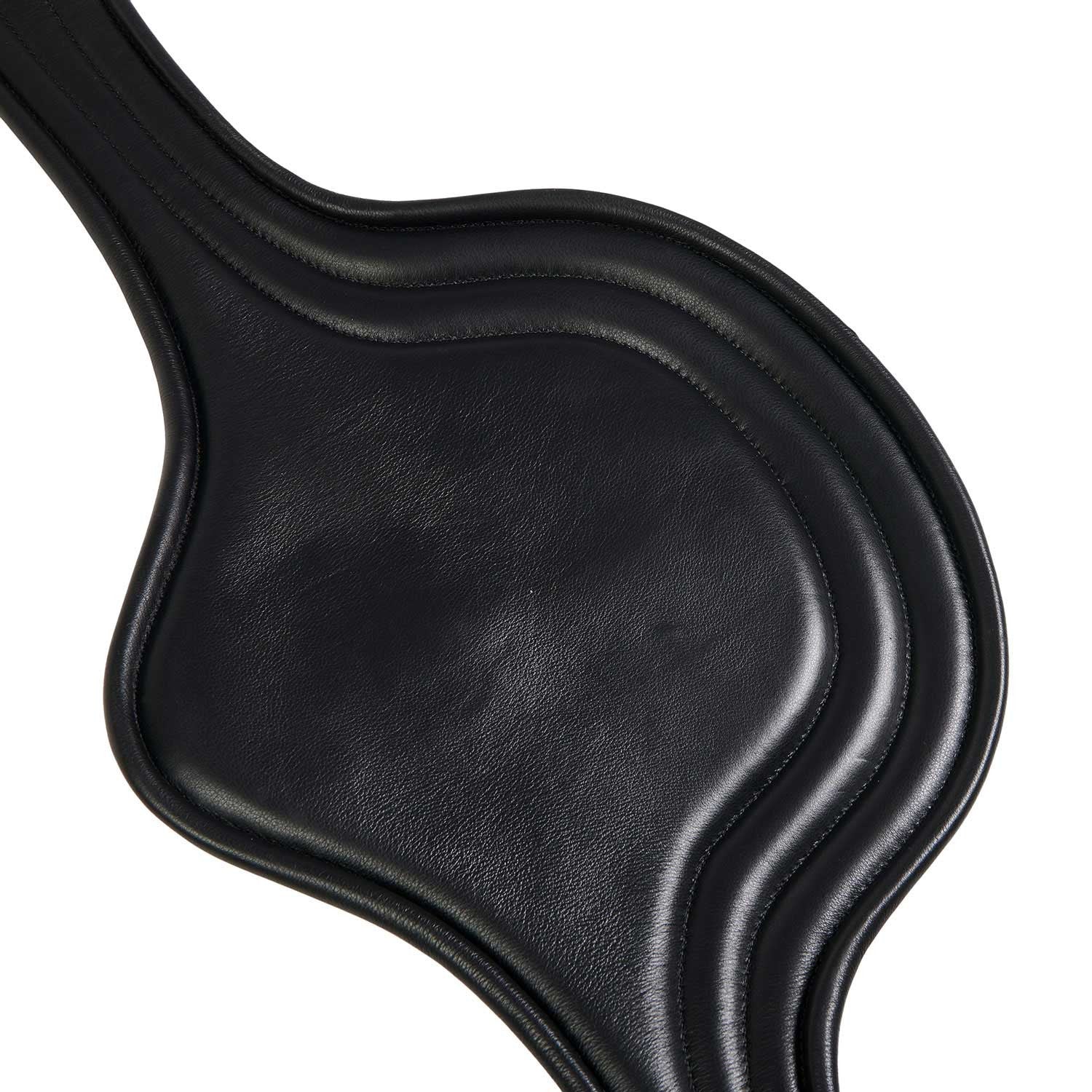 Jumping girth in leather with protectors