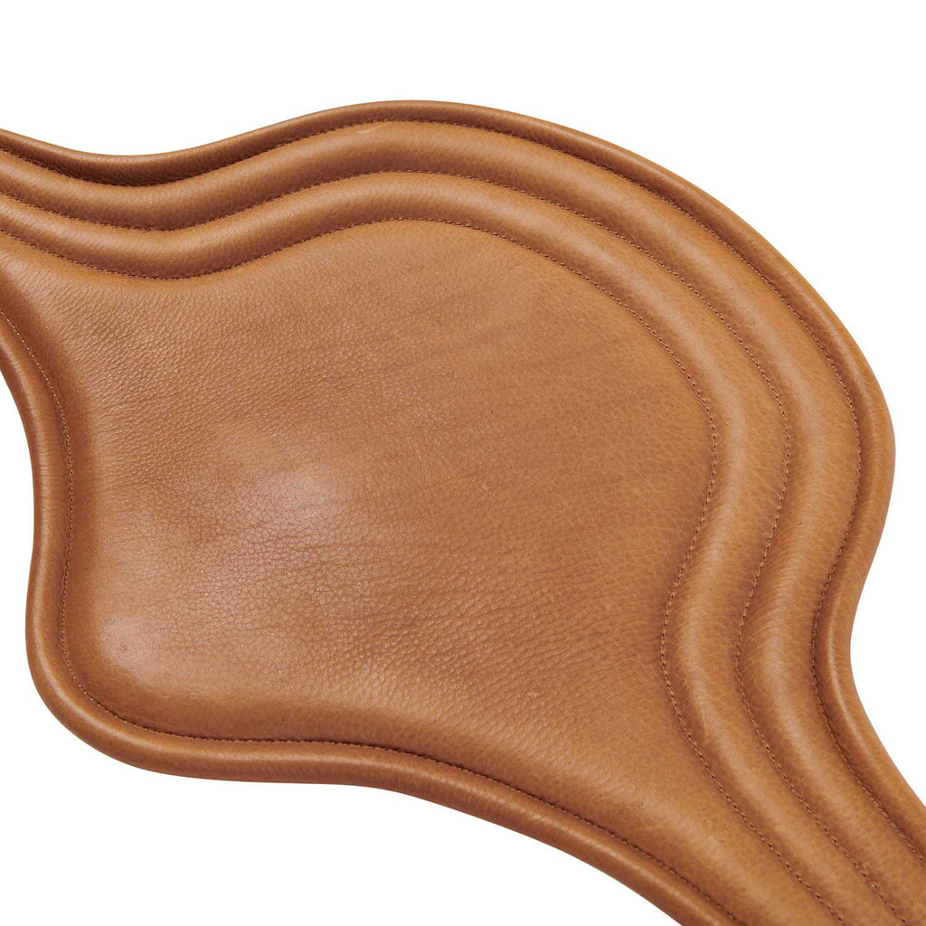 Jumping girth in leather with protectors
