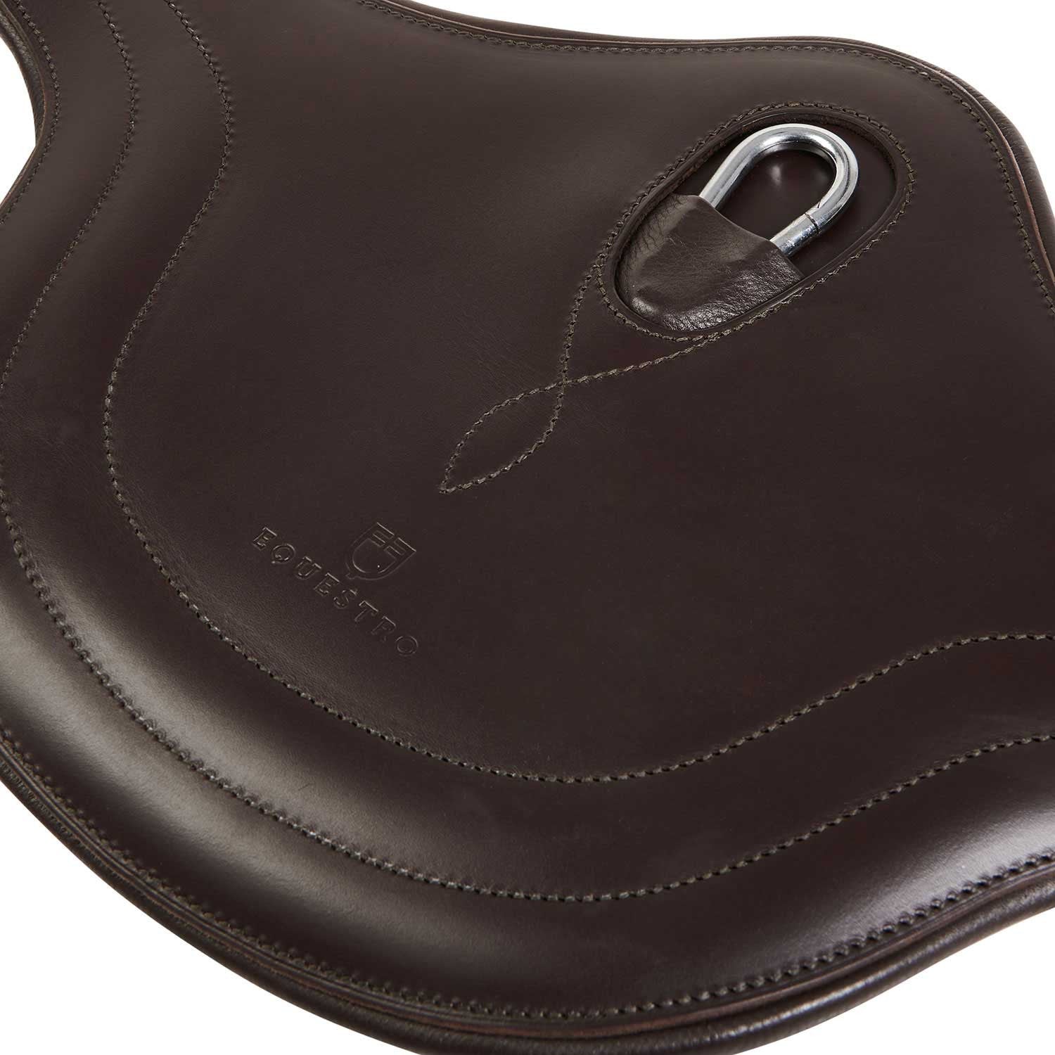 Jumping girth in leather with protectors