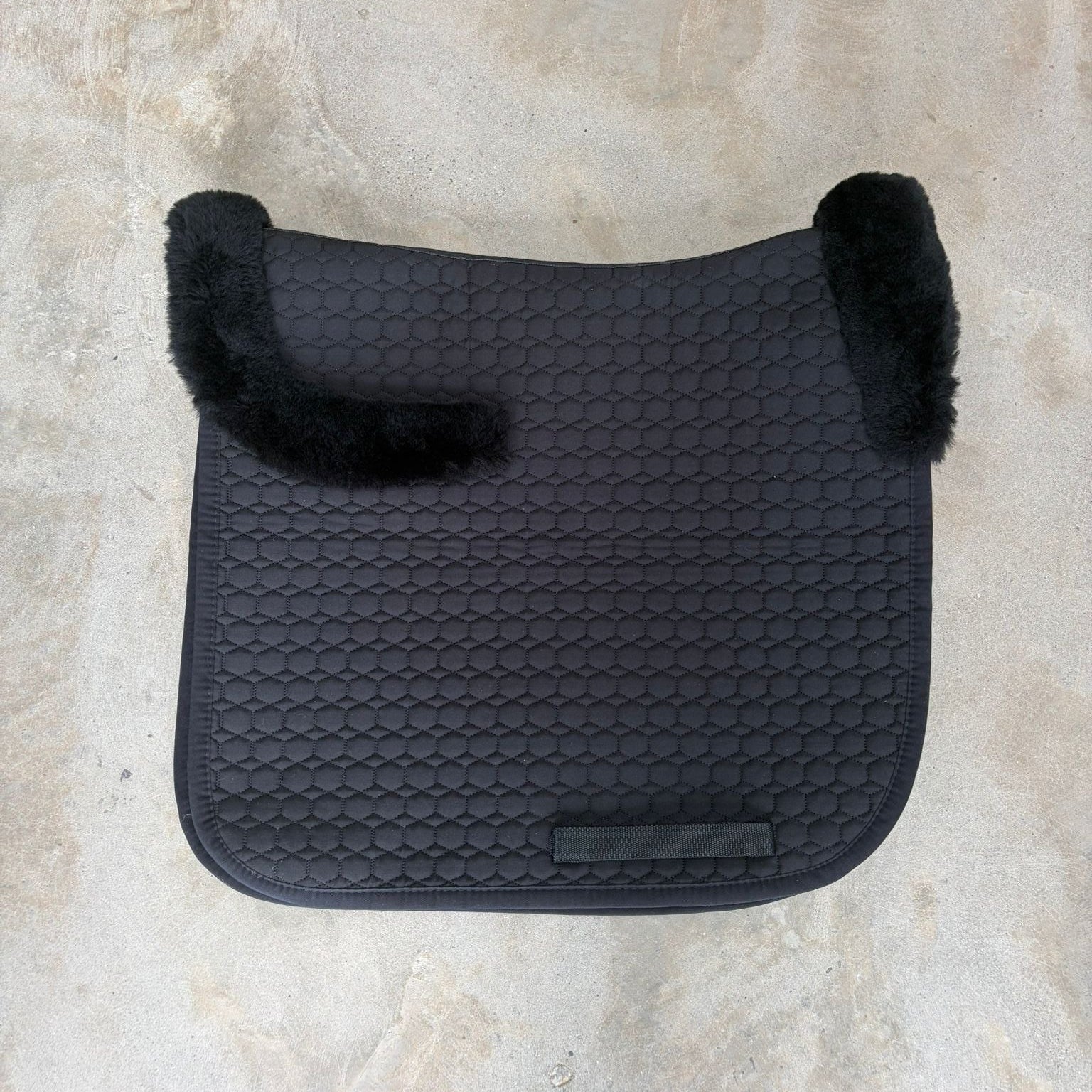 Mattes Saddle Pad with Front and Rear Trim - Black with black trim FULL