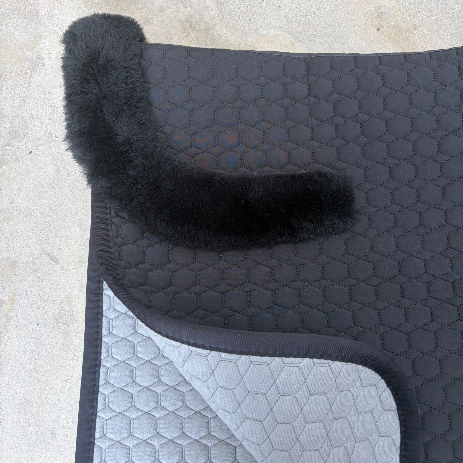 Mattes Saddle Pad with Front and Rear Trim - Black with black trim FULL